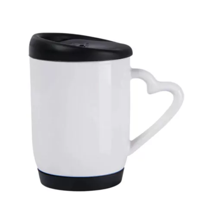 Caneca ceramica tampa silicone Preto alça de coração